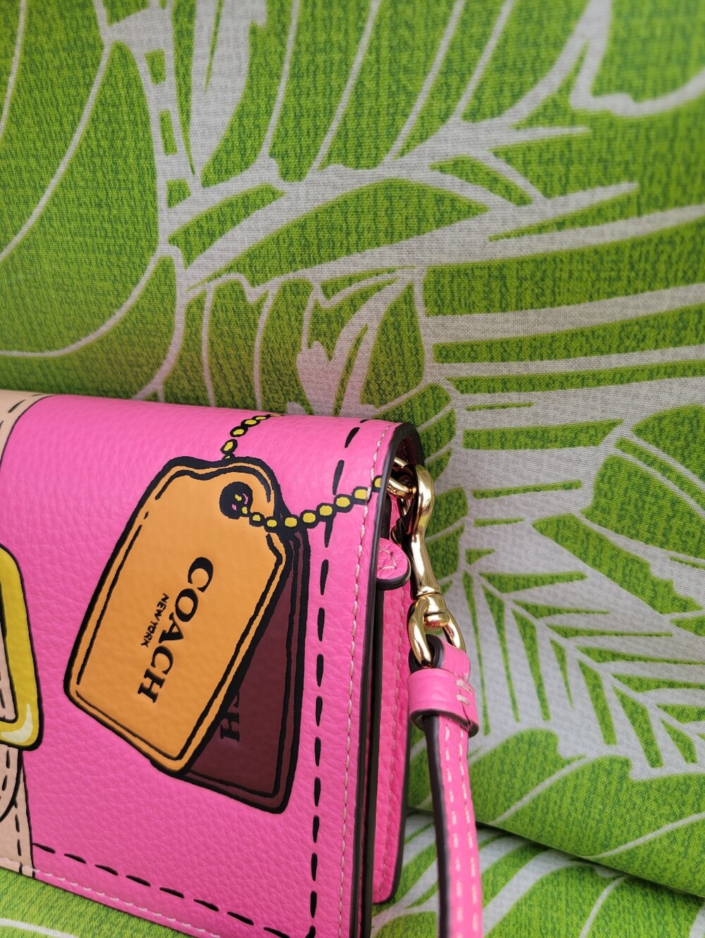 Coach NWOT Pink Cartoon Anna Foldover Clutch Crossbody With Trompe L'oeil Print - Picture 8 of 10